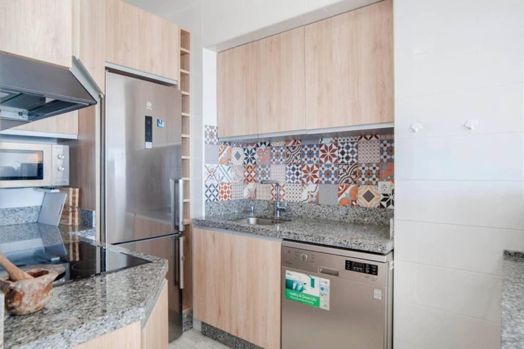 021 - Wonderful Beachfront Apartment With Stunning Sea Views Беналмадена Екстериор снимка