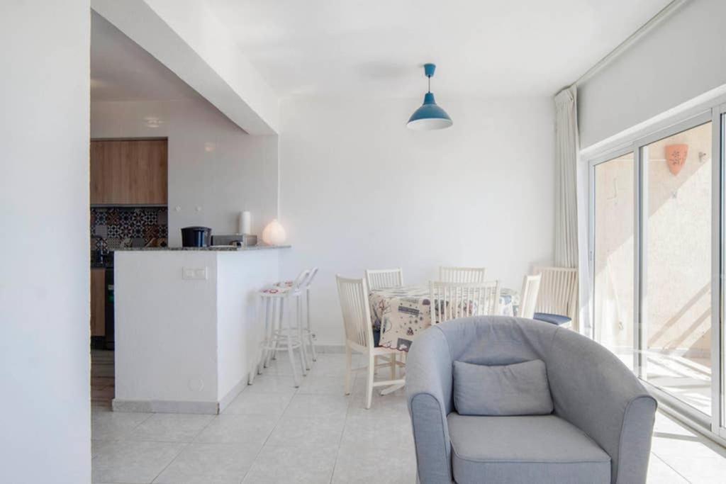 021 - Wonderful Beachfront Apartment With Stunning Sea Views Беналмадена Екстериор снимка