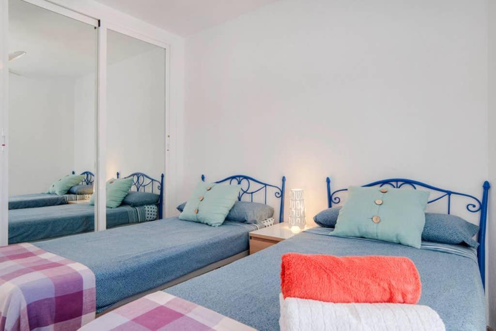 021 - Wonderful Beachfront Apartment With Stunning Sea Views Беналмадена Екстериор снимка