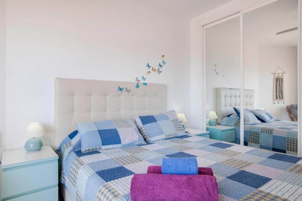 021 - Wonderful Beachfront Apartment With Stunning Sea Views Беналмадена Екстериор снимка