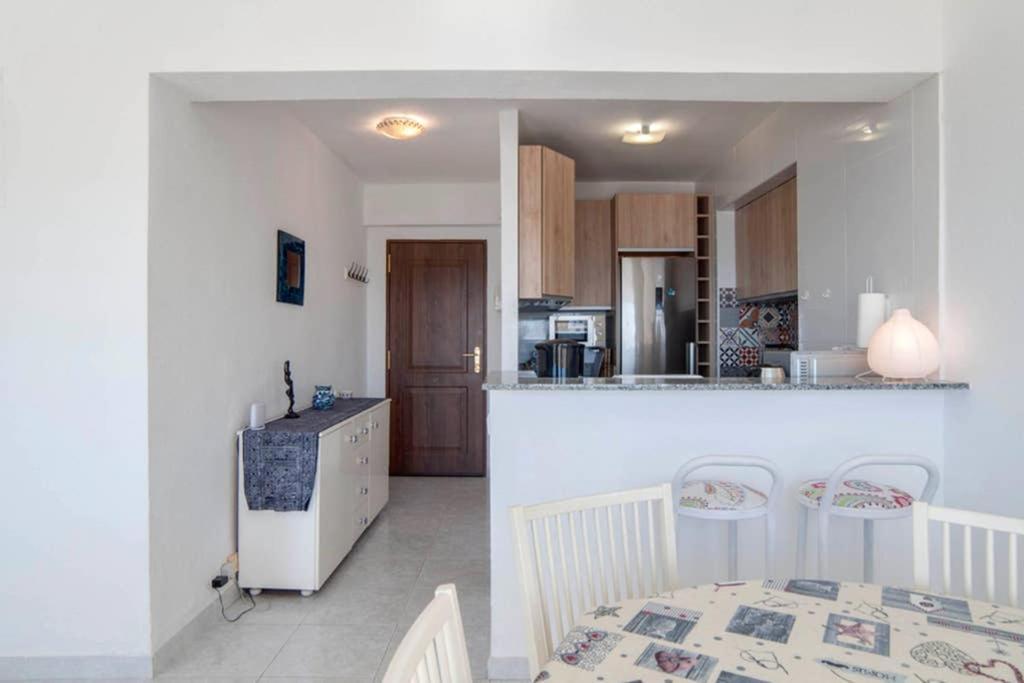 021 - Wonderful Beachfront Apartment With Stunning Sea Views Беналмадена Екстериор снимка