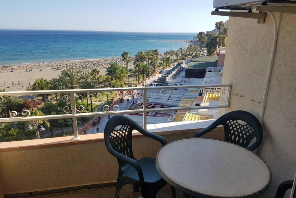 021 - Wonderful Beachfront Apartment With Stunning Sea Views Беналмадена Екстериор снимка