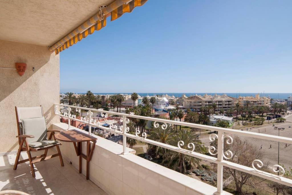 021 - Wonderful Beachfront Apartment With Stunning Sea Views Беналмадена Екстериор снимка
